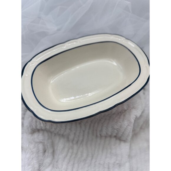 Cumberland Brambleberry Stoneware Oval Serving Dish 10 Inch - Picture 2 of 11